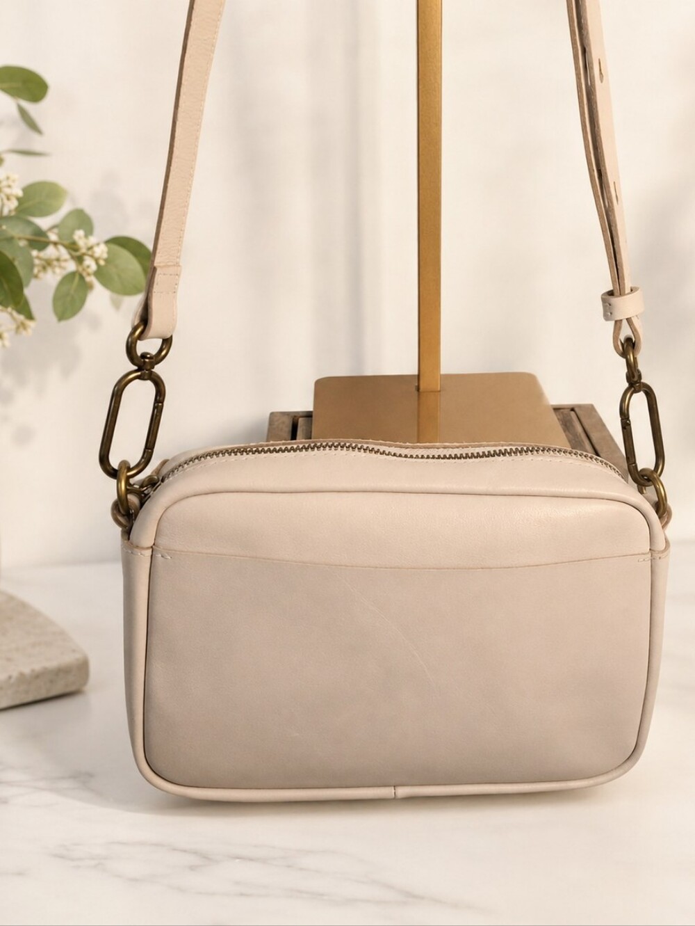 Madewell Carabiner Medium Italian Leather Crossbody Bag Cream EUC